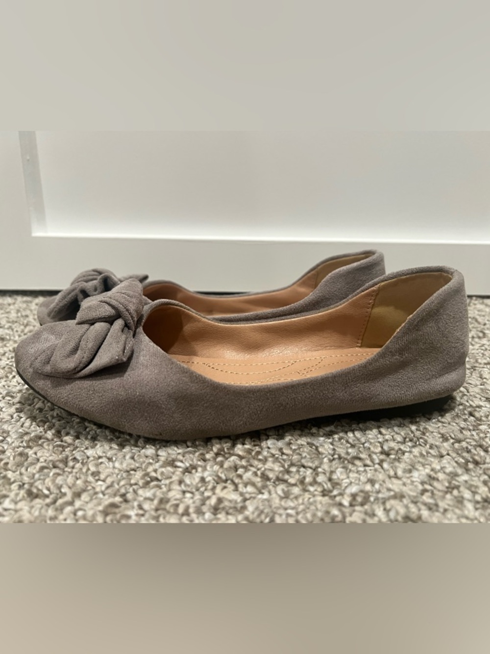 Taupe Suede Ballet Flats Bow Detail Women’s Size 7.5 Comfortable - Picture 8 of 12